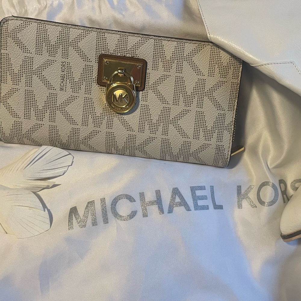 excellent condition. No defects.
